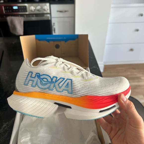 Hoka Cielo x 1  
brand NEW - Picture 3 of 3
